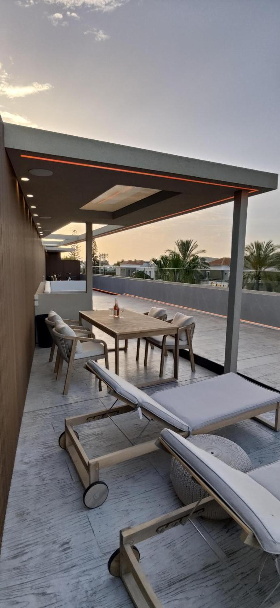 Summertime Signature Apartment